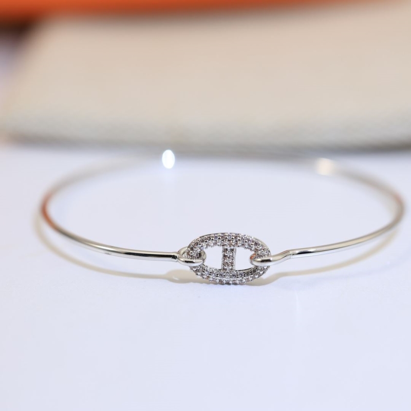 H**me5 bracelets